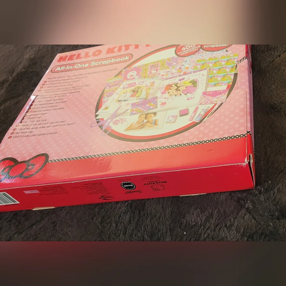 Hello Kitty All-In-One Scrapbook - Picture 2 of 8